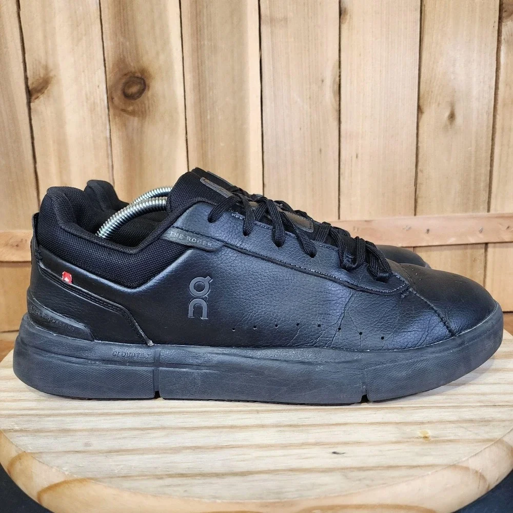 On THE ROGER Shoes Mens 11 Triple Black Leather Casual Walking Sneakers Low Top